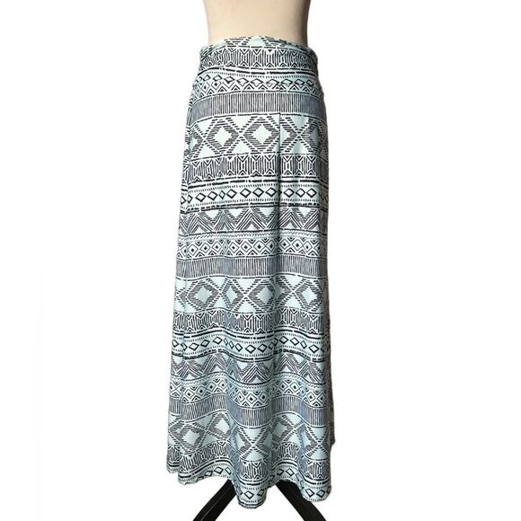 Signature Studio Dresses & Skirts - Signature Studio Baby Blue Maxi Skirt w/ Black Aztec Designs Throughout (Small)